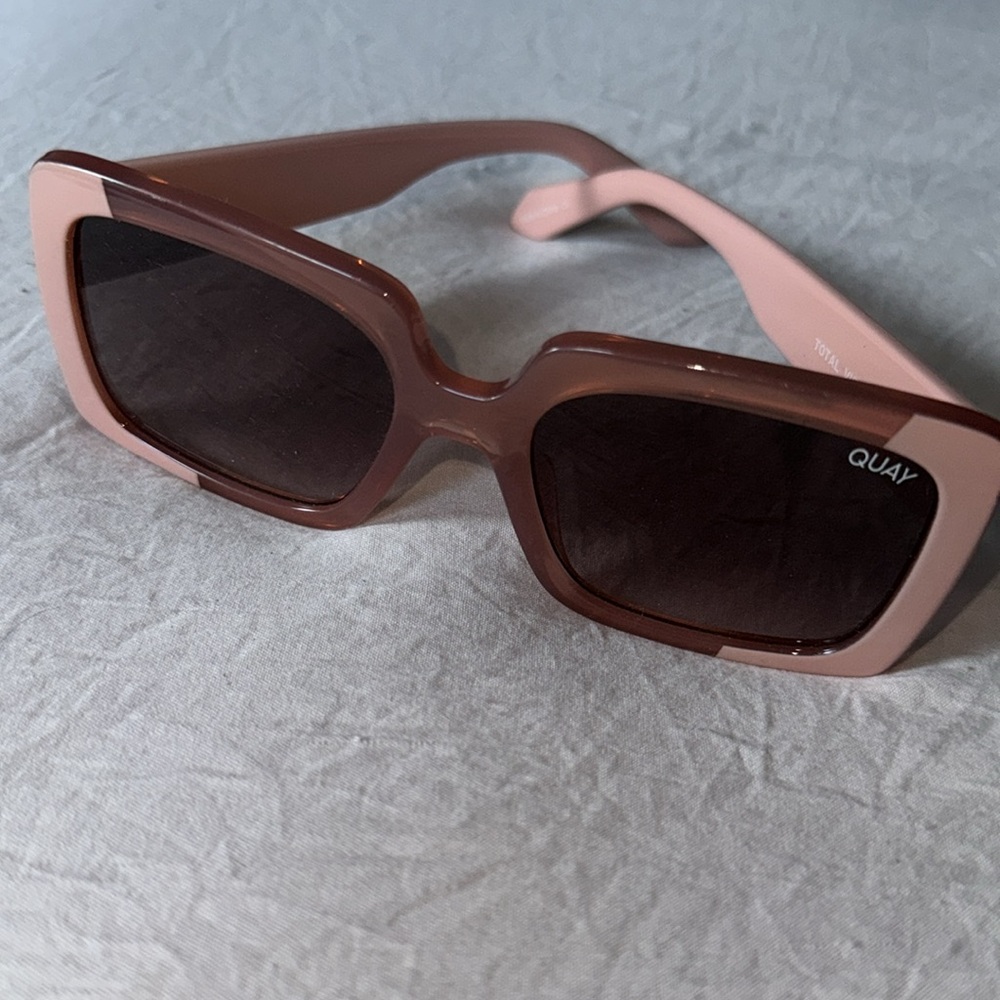 Quay pink total vibe sunglasses - Picture 5 of 5